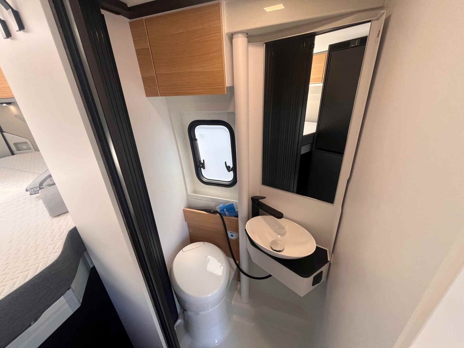 Antoine Caravanes et Camping Car TWIN 640 SGX 60 Years Adria