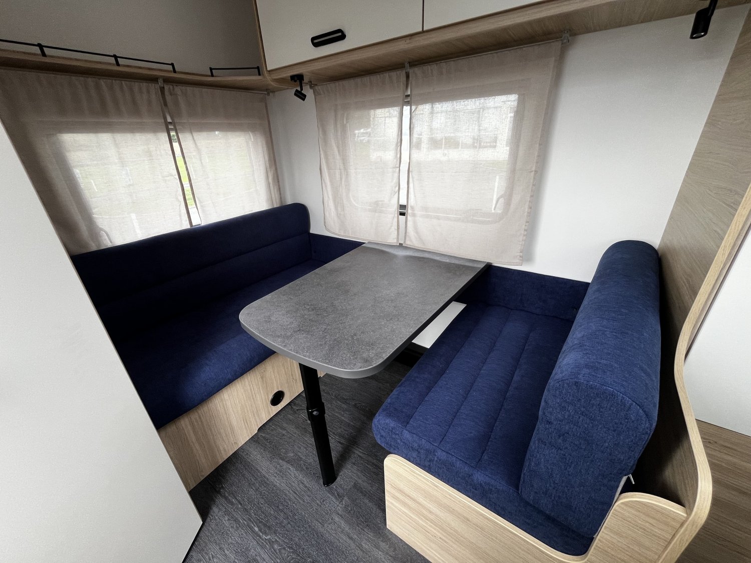 Antoine Caravanes et Camping Car EASY 390 CP Sterckeman