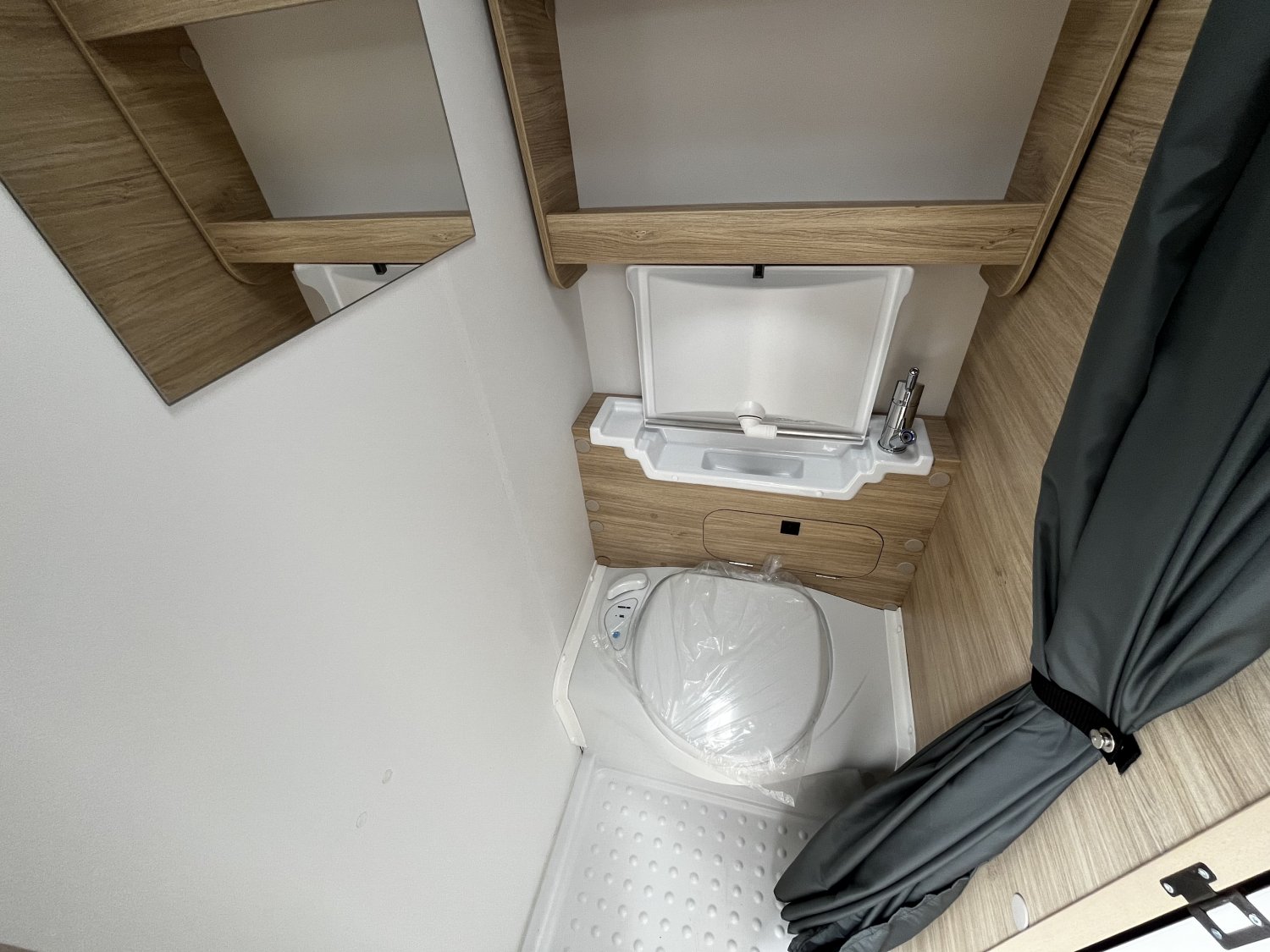 Antoine Caravanes et Camping Car EASY 390 CP Sterckeman