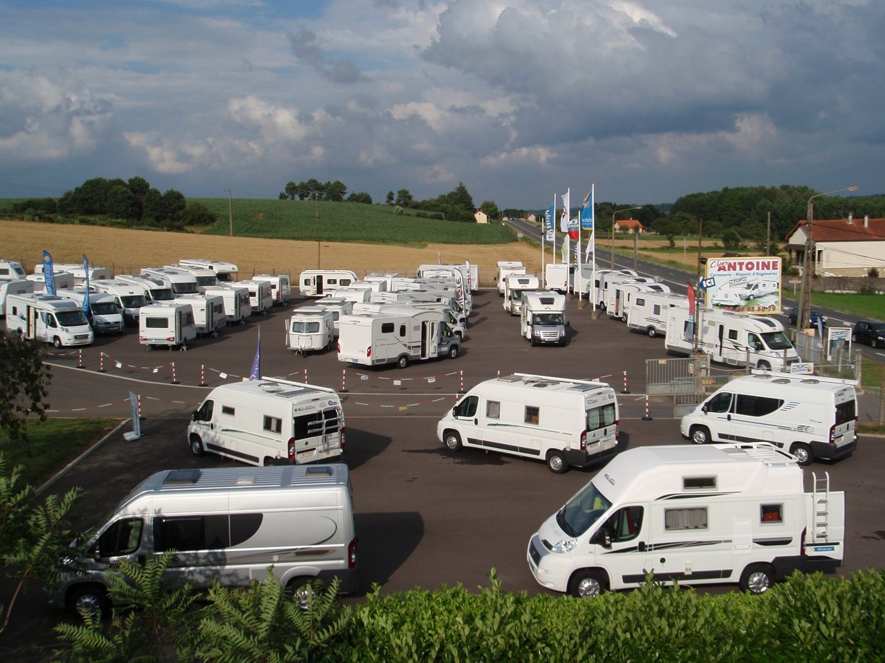 Antoine Caravanes et Camping Car - ANTOINE Caravanes Camping cars - 55 Avenue de Paris - 86490 BEAUMONT ST CYR