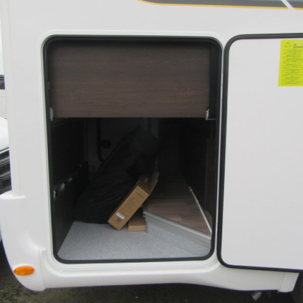 Antoine Caravanes et Camping Car TESSORO 440 UP 2023 Benimar