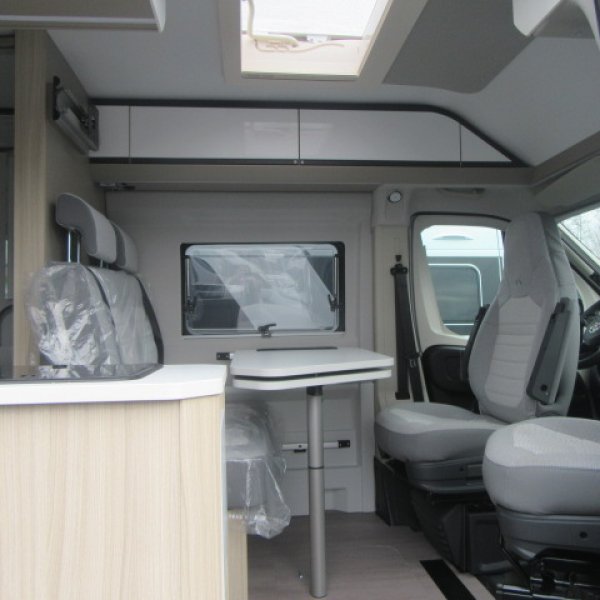 Antoine Caravanes et Camping Car TWIN PLUS 600 SPB Adria