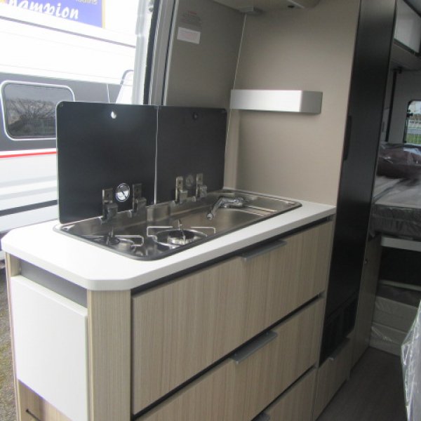Antoine Caravanes et Camping Car TWIN PLUS 600 SPB Adria