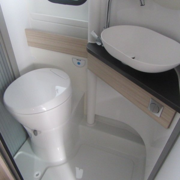 Antoine Caravanes et Camping Car TWIN PLUS 600 SPB Adria