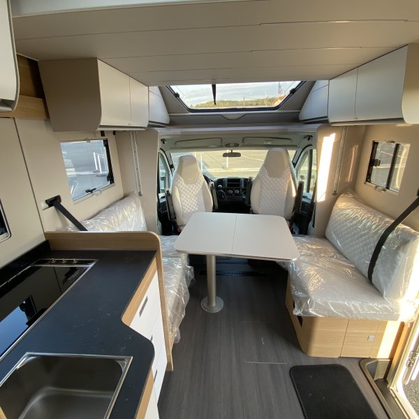 Antoine Caravanes et Camping Car Matrix Plus 670 DC Adria