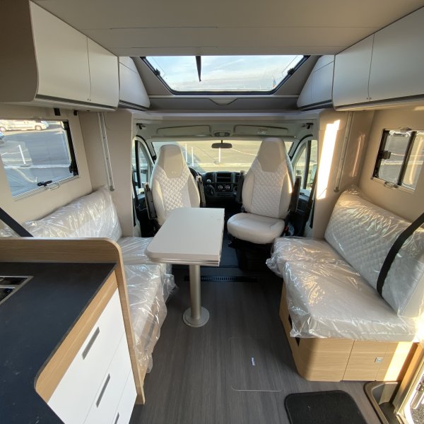 Antoine Caravanes et Camping Car Matrix Plus 670 DC Adria