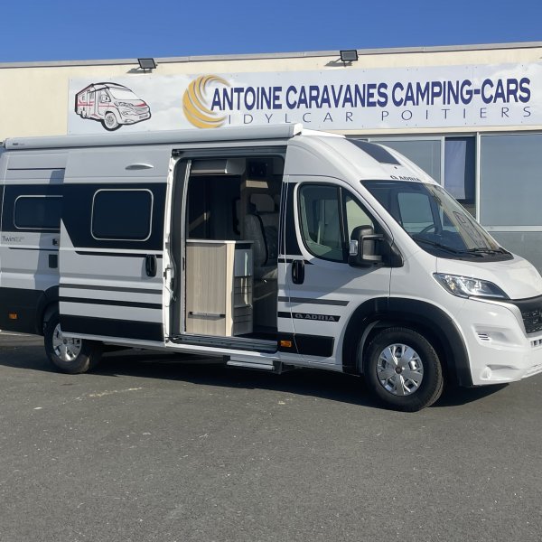 Antoine Caravanes et Camping Car TWIN PLUS 640SGX Adria