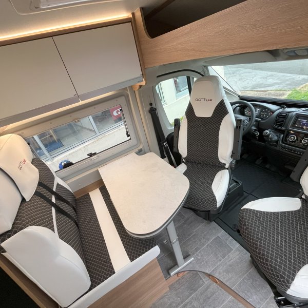 Antoine Caravanes et Camping Car GIOTTIVAN 60 T Giottiline