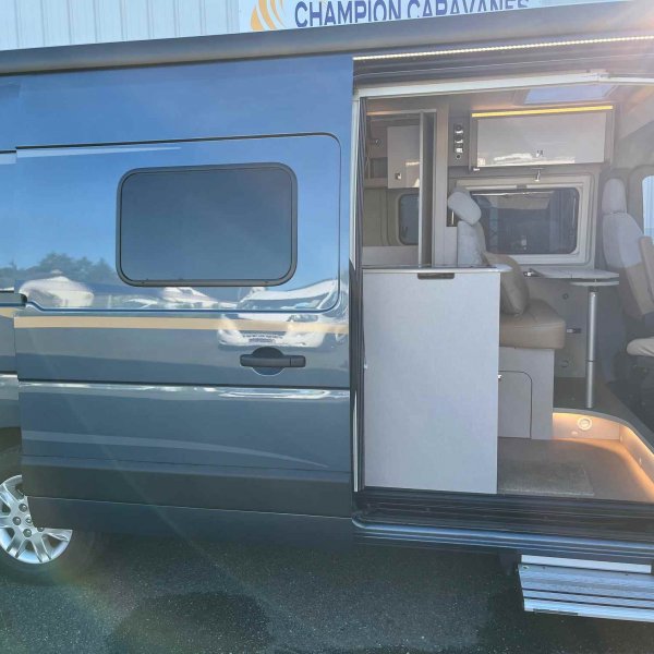 Antoine Caravanes et Camping Car DELFIN C 621 Burstner