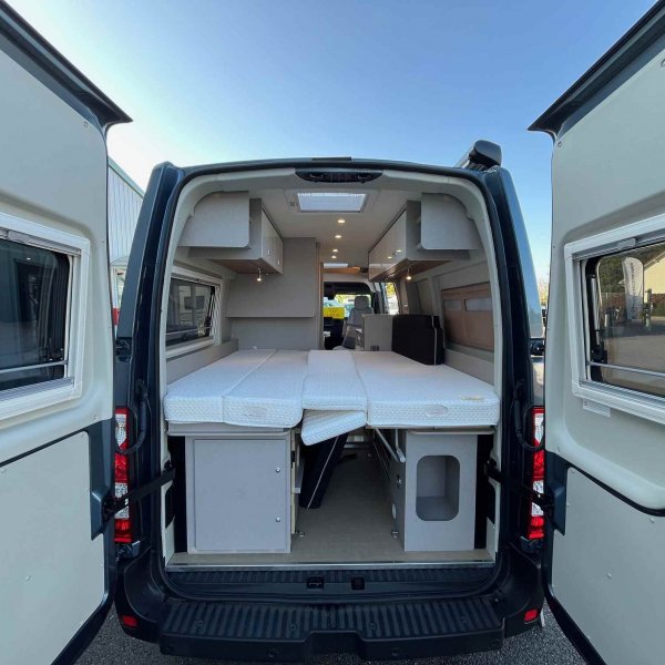 Antoine Caravanes et Camping Car DELFIN C 621 Burstner