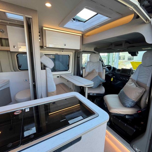 Antoine Caravanes et Camping Car DELFIN C 621 Burstner