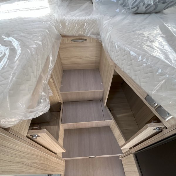 Antoine Caravanes et Camping Car COMPACT DL 60th anniversaire Adria