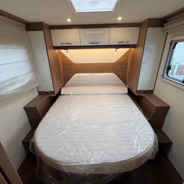Antoine Caravanes et Camping Car LYSEO TD 732 Burstner