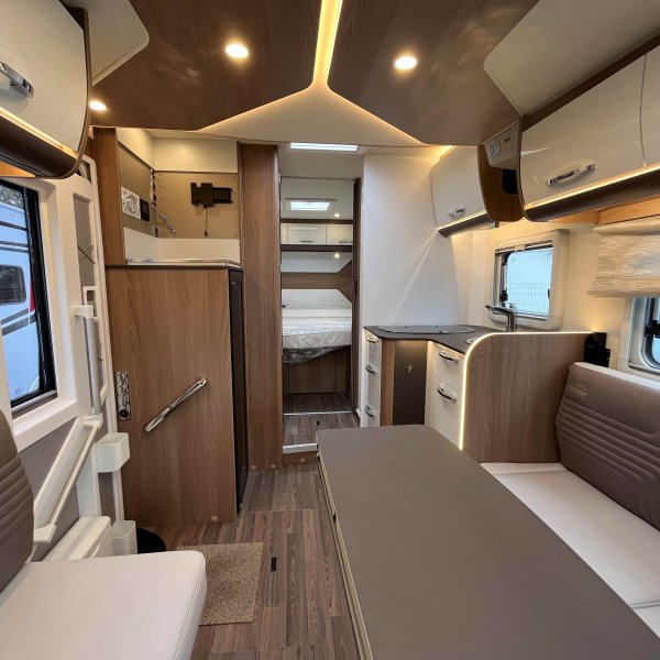 Antoine Caravanes et Camping Car LYSEO TD 732 Burstner