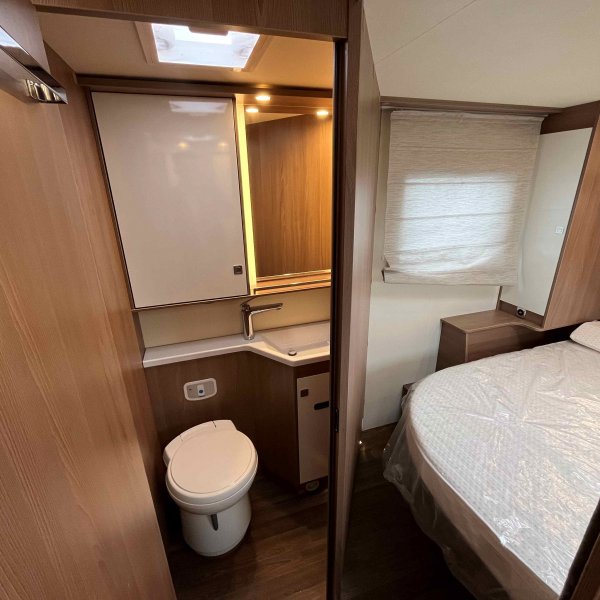 Antoine Caravanes et Camping Car LYSEO TD 732 Burstner