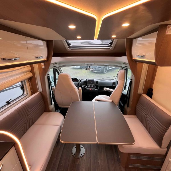 Antoine Caravanes et Camping Car LYSEO TD 732 Burstner
