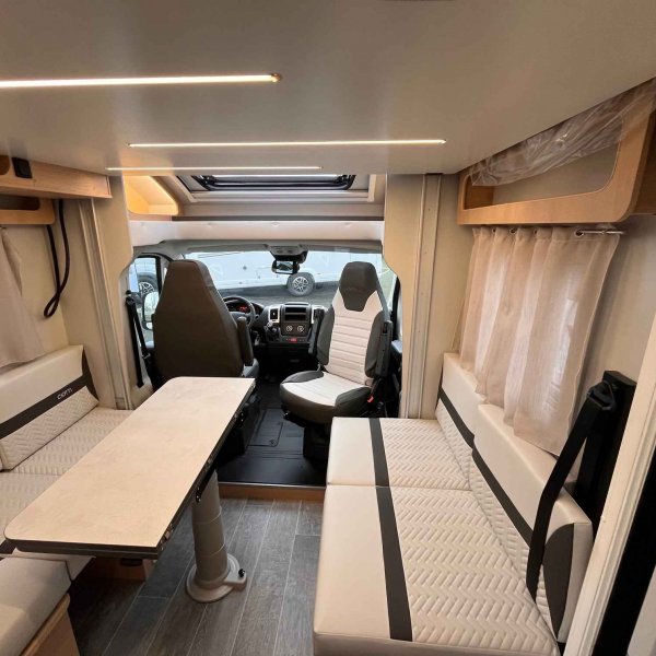 Antoine Caravanes et Camping Car 350 SIENA Giottiline
