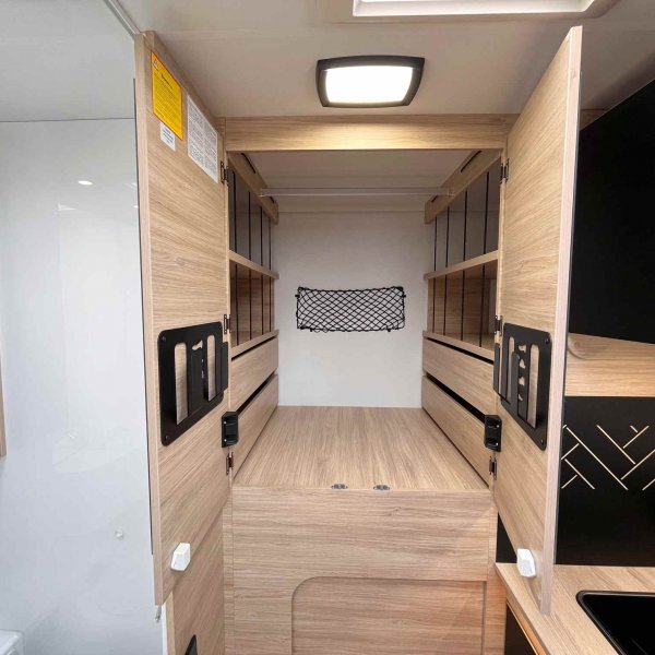 Antoine Caravanes et Camping Car 240 ETAPE EDITION Challenger