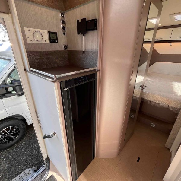 Antoine Caravanes et Camping Car LYSEO TD 736 PRIVILEGE Burstner