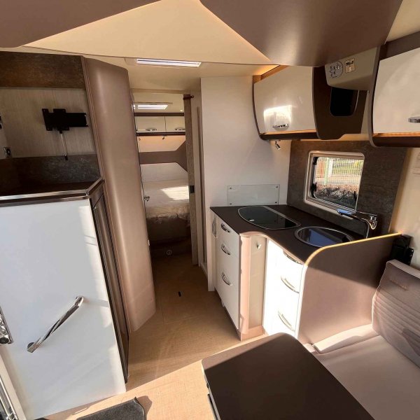 Antoine Caravanes et Camping Car LYSEO TD 736 PRIVILEGE Burstner