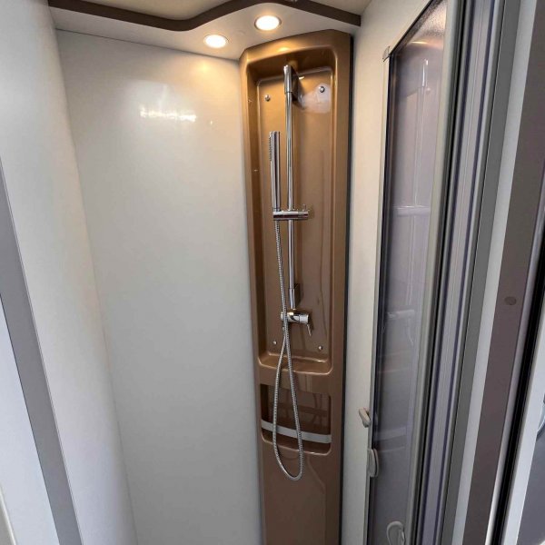 Antoine Caravanes et Camping Car LYSEO TD 736 PRIVILEGE Burstner