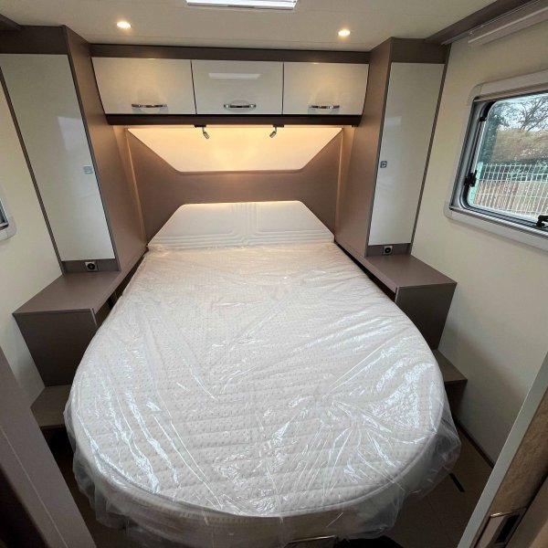 Antoine Caravanes et Camping Car LYSEO TD 736 PRIVILEGE Burstner
