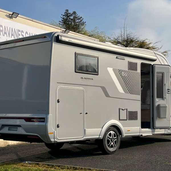 Antoine Caravanes et Camping Car MATRIX 650 DC 60th Adria