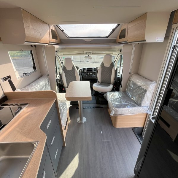 Antoine Caravanes et Camping Car MATRIX 650 DC 60th Adria