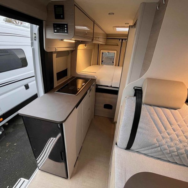 Antoine Caravanes et Camping Car CAMPEO C 640 ACTIVE Burstner