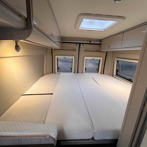 Antoine Caravanes et Camping Car CAMPEO C 640 ACTIVE Burstner