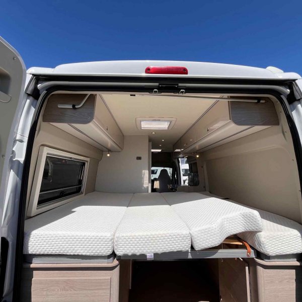 Antoine Caravanes et Camping Car CAMPEO C 640 ACTIVE Burstner