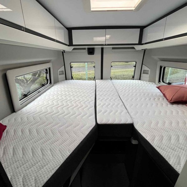 Antoine Caravanes et Camping Car TWIN SUPREME 640 SLB Adria