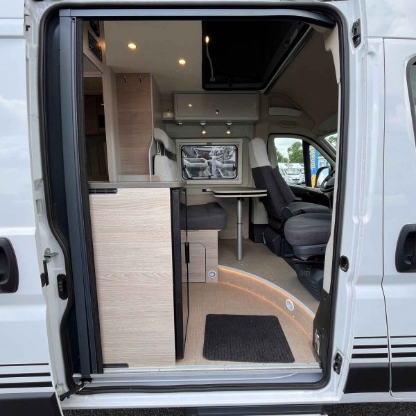 Antoine Caravanes et Camping Car CAMPEO C 600 BLACK FOREST Burstner