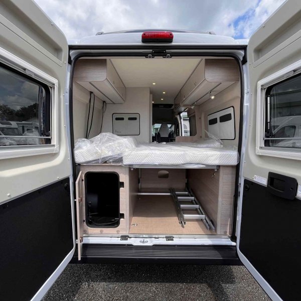 Antoine Caravanes et Camping Car CAMPEO C 600 BLACK FOREST Burstner
