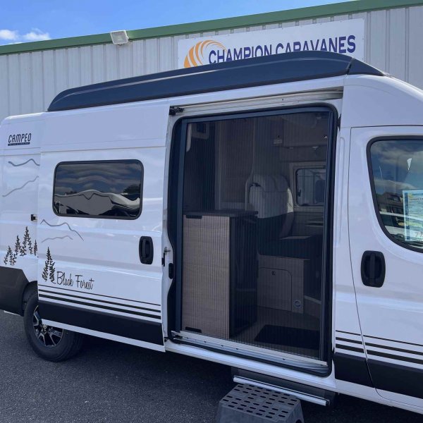 Antoine Caravanes et Camping Car CAMPEO C 600 BLACK FOREST Burstner
