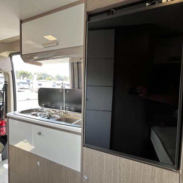 Antoine Caravanes et Camping Car Twist V 594 Chausson