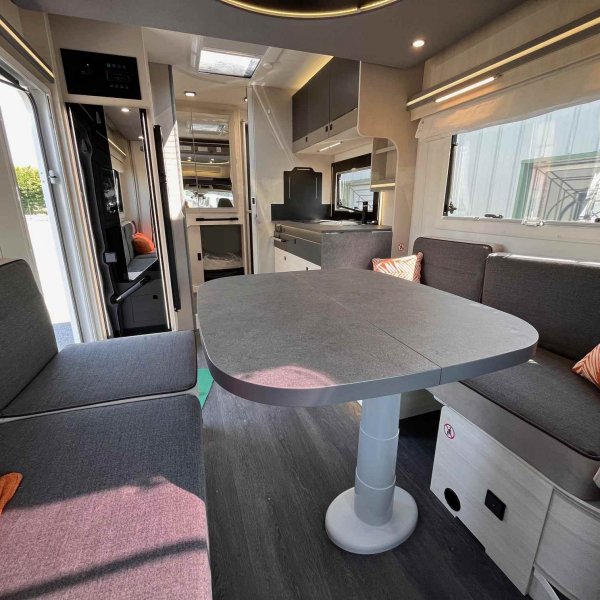 Antoine Caravanes et Camping Car CHAUSSON 640 TITANIUM Chausson
