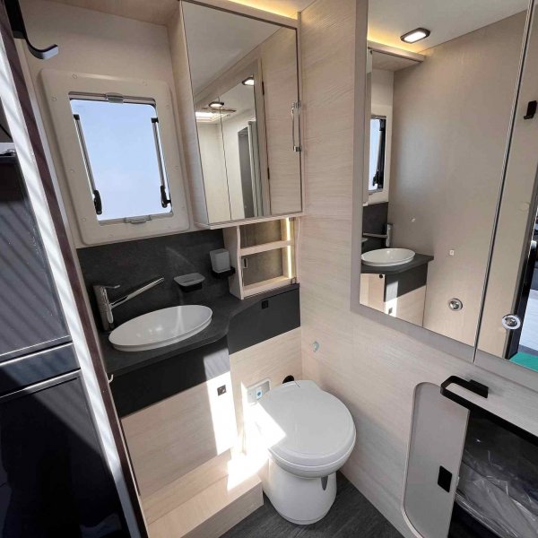 Antoine Caravanes et Camping Car CHAUSSON 640 TITANIUM Chausson