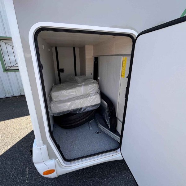 Antoine Caravanes et Camping Car CHAUSSON 640 TITANIUM Chausson