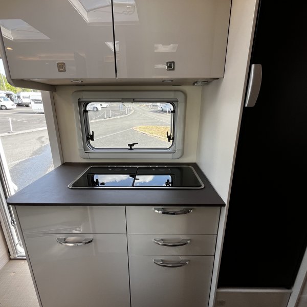 Antoine Caravanes et Camping Car LINEO ACTIVE T690G Burstner