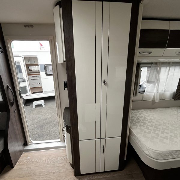 Antoine Caravanes et Camping Car PRESTIGE 560 WLU Hobby