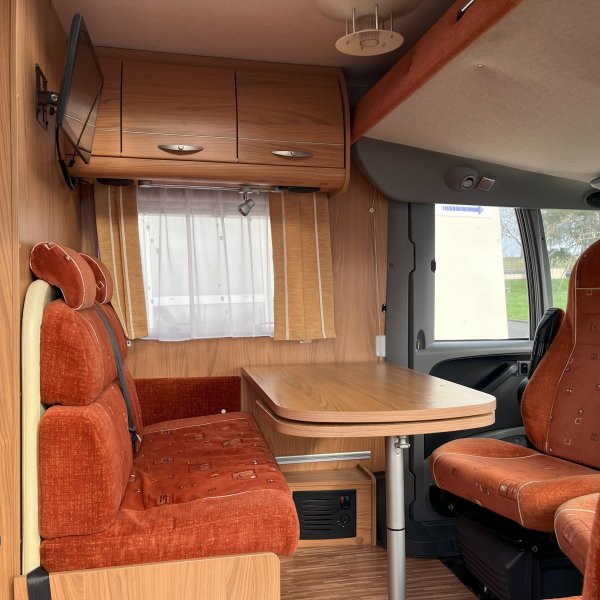 Antoine Caravanes et Camping Car AVIANO I 725 Burstner