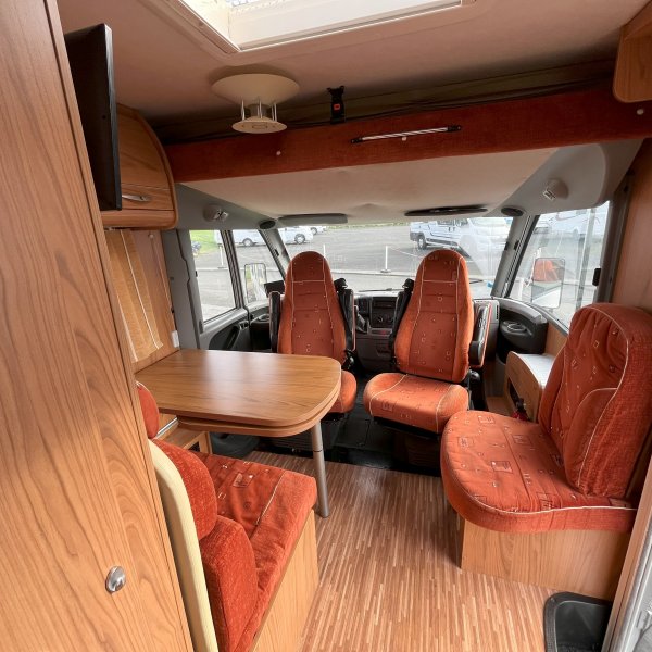 Antoine Caravanes et Camping Car AVIANO I 725 Burstner
