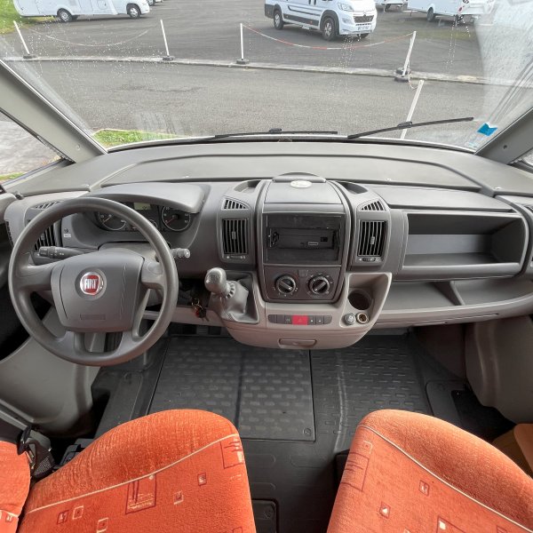 Antoine Caravanes et Camping Car AVIANO I 725 Burstner