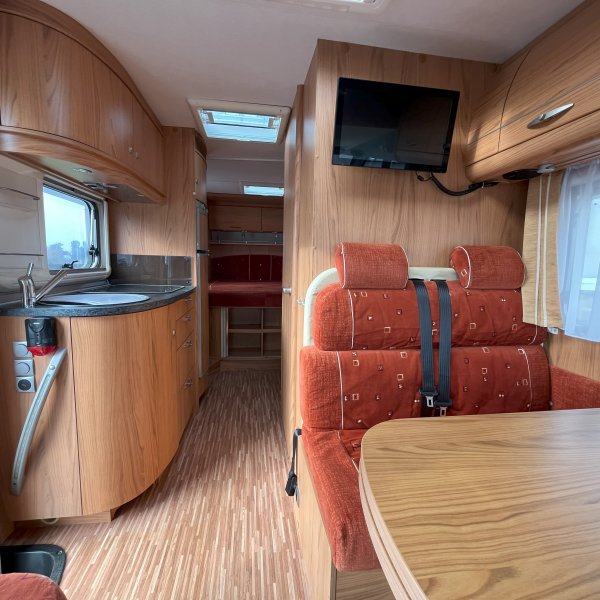 Antoine Caravanes et Camping Car AVIANO I 725 Burstner