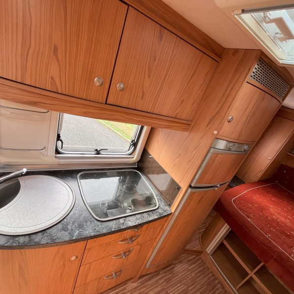 Antoine Caravanes et Camping Car AVIANO I 725 Burstner