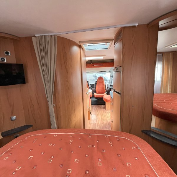 Antoine Caravanes et Camping Car AVIANO I 725 Burstner
