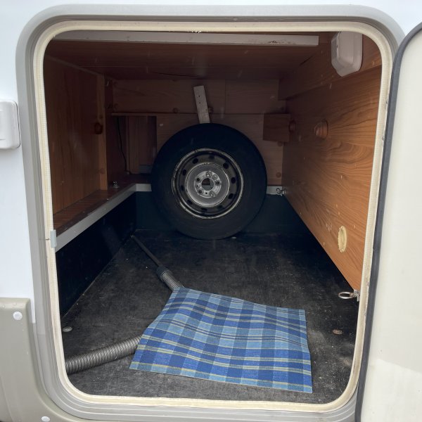 Antoine Caravanes et Camping Car AVIANO I 725 Burstner