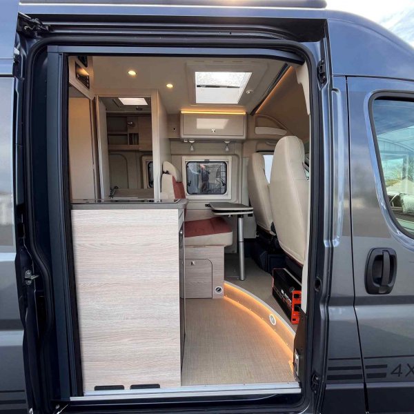 Antoine Caravanes et Camping Car BURSTNER CAMPEO C 540 4*4 Burstner