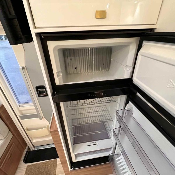 Antoine Caravanes et Camping Car PILOTE G 740 FC EVIDENCE Pilote